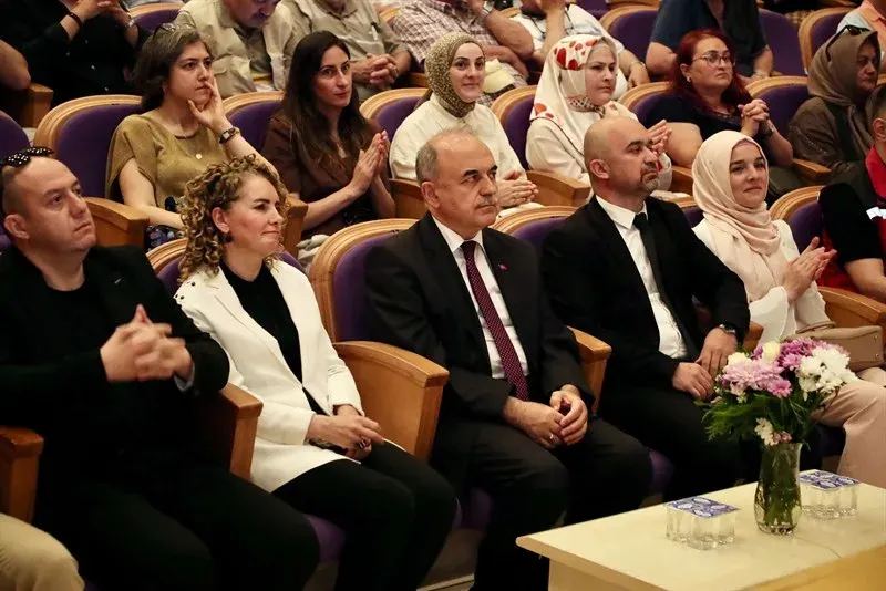 Vali Erol, Koruyucu Aile Günü Kutlama Programına Katıldı