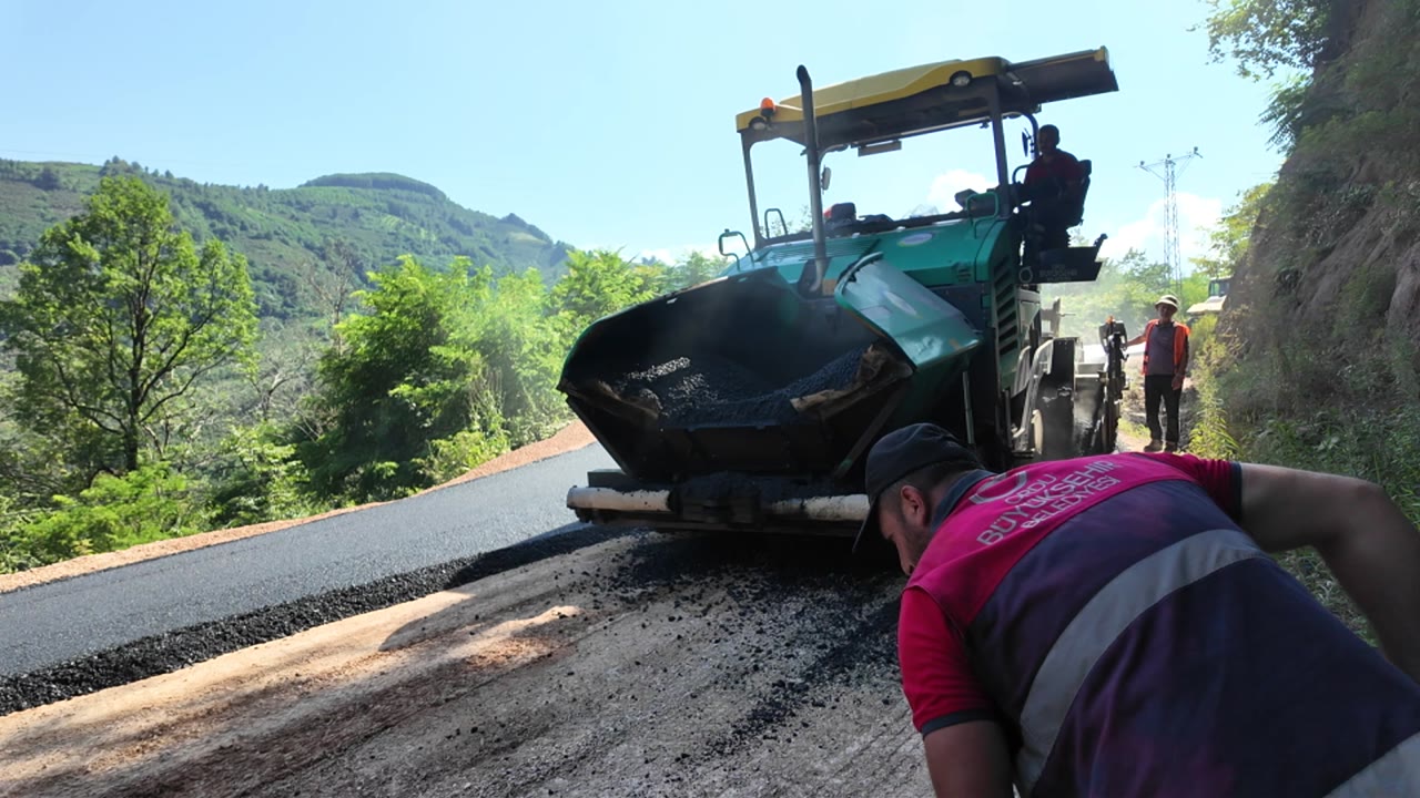 BÜYÜKŞEHİRDEN ALTINORDU VE PERŞEMBE’YE SICAK HİZMET