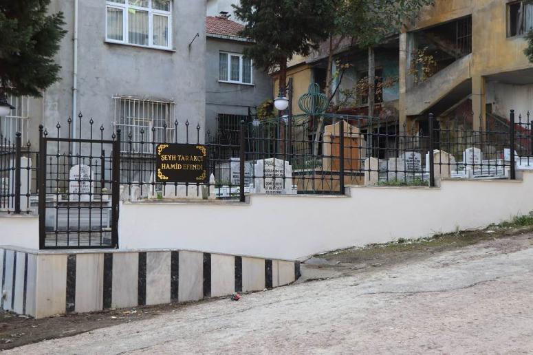 ŞEYH TARAKÇI HAMİD HOCANIN KABRİ YENİLENDİ