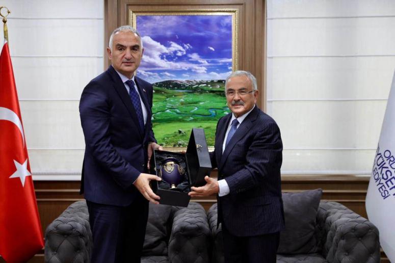 BAKAN ERSOY, BÜYÜKŞEHİRDE
