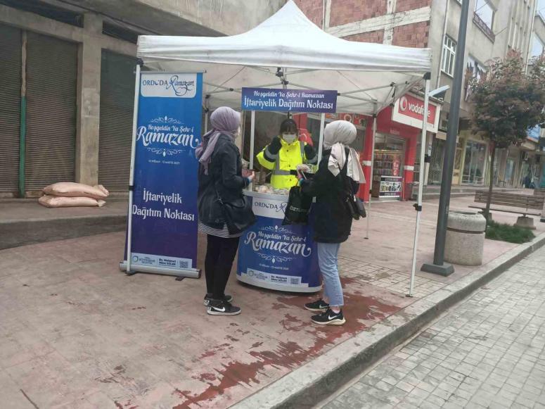 BÜYÜKŞEHİR HER GÜN BİR İLÇEDE İFTAR STANDI KURUYOR