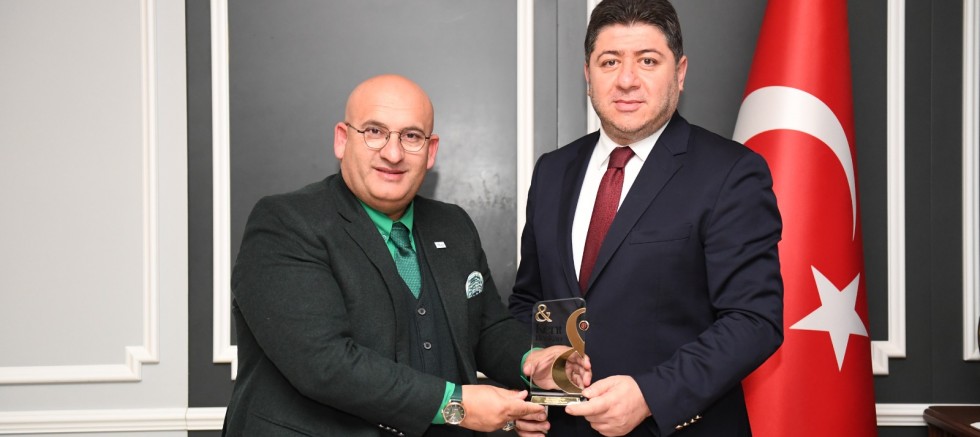 “2022 KENT BAŞKAN ÖDÜLÜ” BAŞKAN TÖREN’İN OLDU
