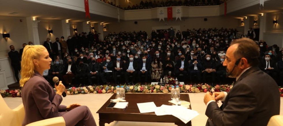 “AŞKI EN İYİ TARİH ANLATIR” SÖYLEŞİSİNE YOĞUN İLGİ