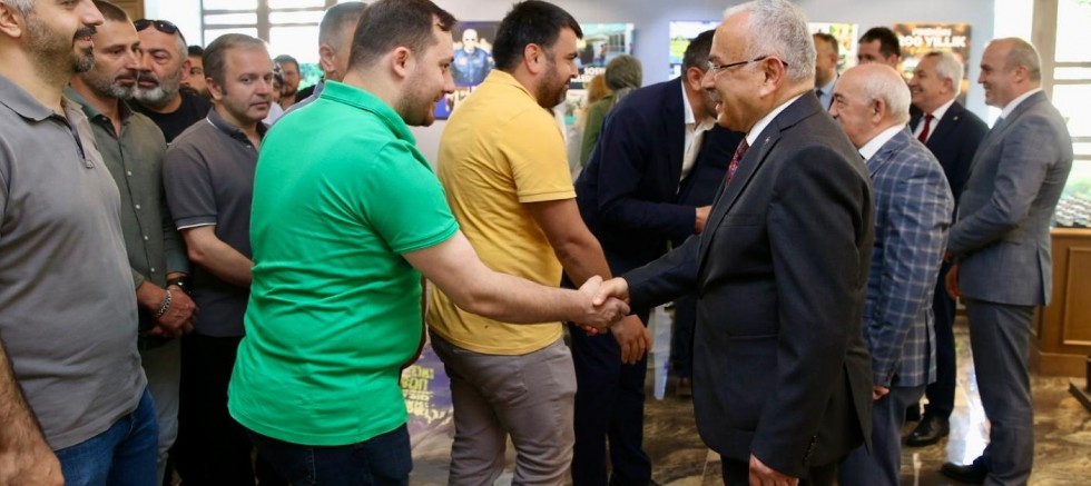 BAŞKAN HİLMİ GÜLER, PERSONELLE BAYRAMLAŞTI