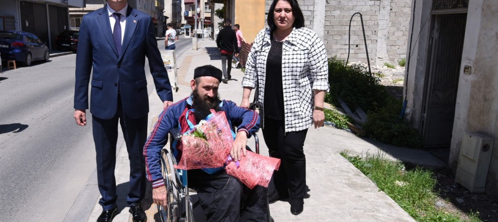 BAŞKAN TÖREN HAYATLARA VE GÖNÜLLERE DOKUNMAYA DEVAM EDİYOR