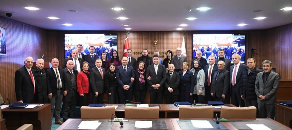BAŞKAN TÖREN'İN HIZINA YETİŞİLMİYOR