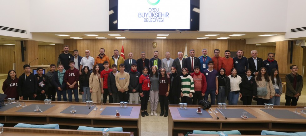 BÜYÜKŞEHİR, DEPREMZEDE ÖĞRENCİLERİ AĞIRLADI