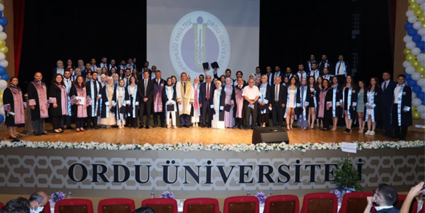 DİŞ HEKİMLİĞİ 2021 YILI  MEZUNİYET TÖRENİ GERÇEKLEŞTİRİLDİ
