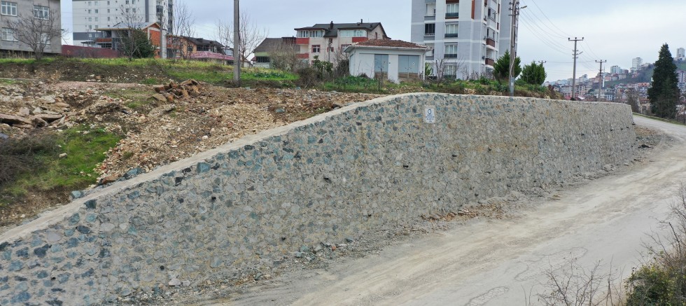 FATSA EVKAF’TA TAŞ DUVAR TAMAMLANDI