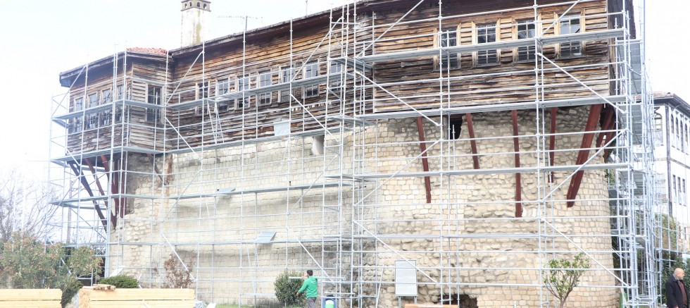 HAZNEDAROĞLU KONAĞI’NA RESTORASYON