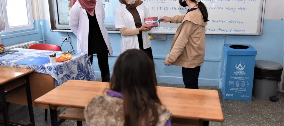 MOBİL SAĞLIK TARAMA ARACI ÖĞRENCİLER İÇİN YOLLARDA