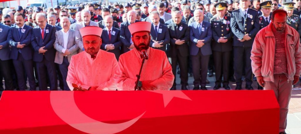 ŞEHİDİMİZİ DUALAR EŞLİĞİNDE SON YOLCULUĞUNA UĞURLADIK