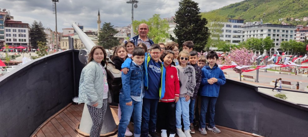 TARİHİ GEMİ ZİYARETÇİLERİNİ AĞIRLIYOR 