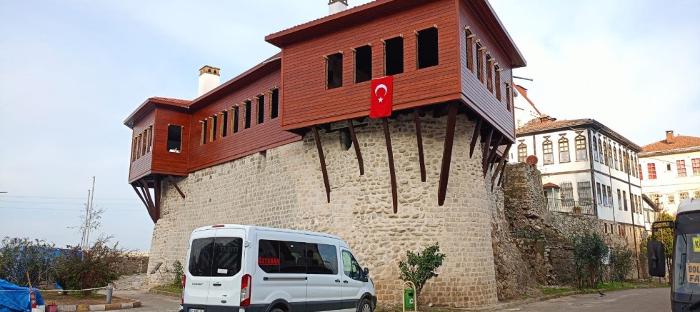 TARİHİ KONAK ŞEKİLLENİYOR