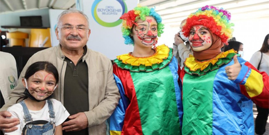 YETİM GÜLERSE DÜNYA GÜLER