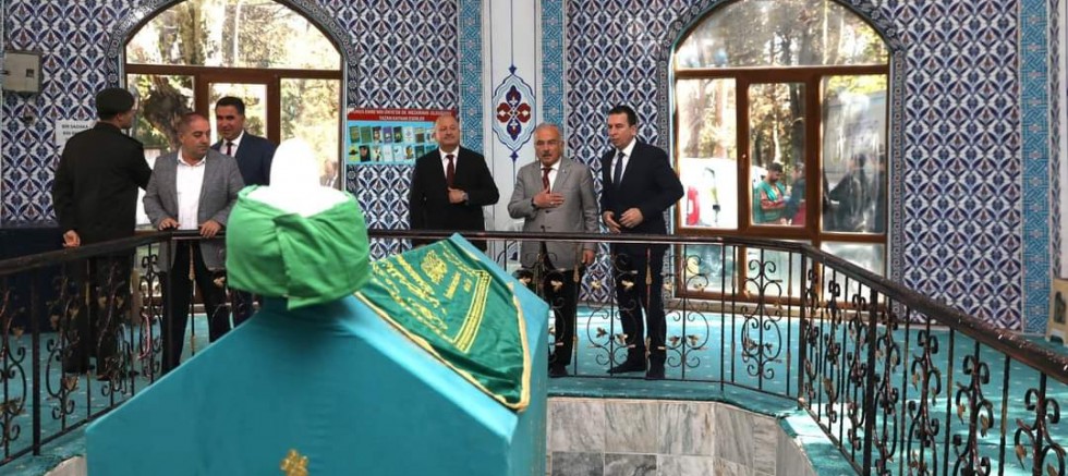 YUNUS EMRE VEFATININ 702. YILINDA ÜNYE’DEKİ TÜRBESİNDE ANILDI